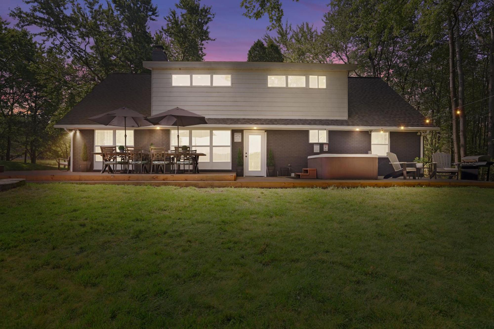 Albrightsville Poconos Brand New Lakefront Oasis 1 Acre, Hottub Gameroom Firepits Talk About Privacy מראה חיצוני תמונה