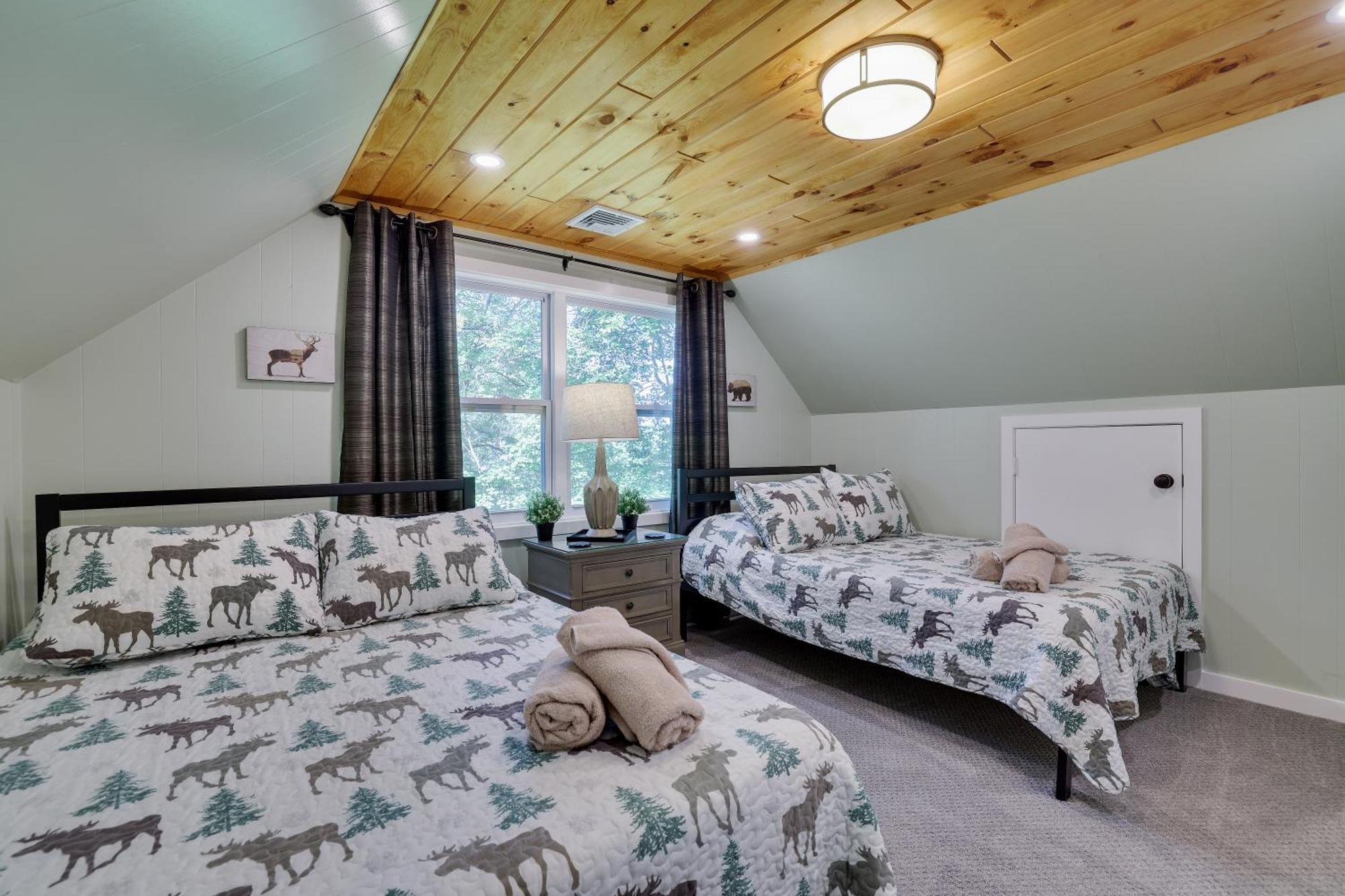 Albrightsville Poconos Brand New Lakefront Oasis 1 Acre, Hottub Gameroom Firepits Talk About Privacy מראה חיצוני תמונה