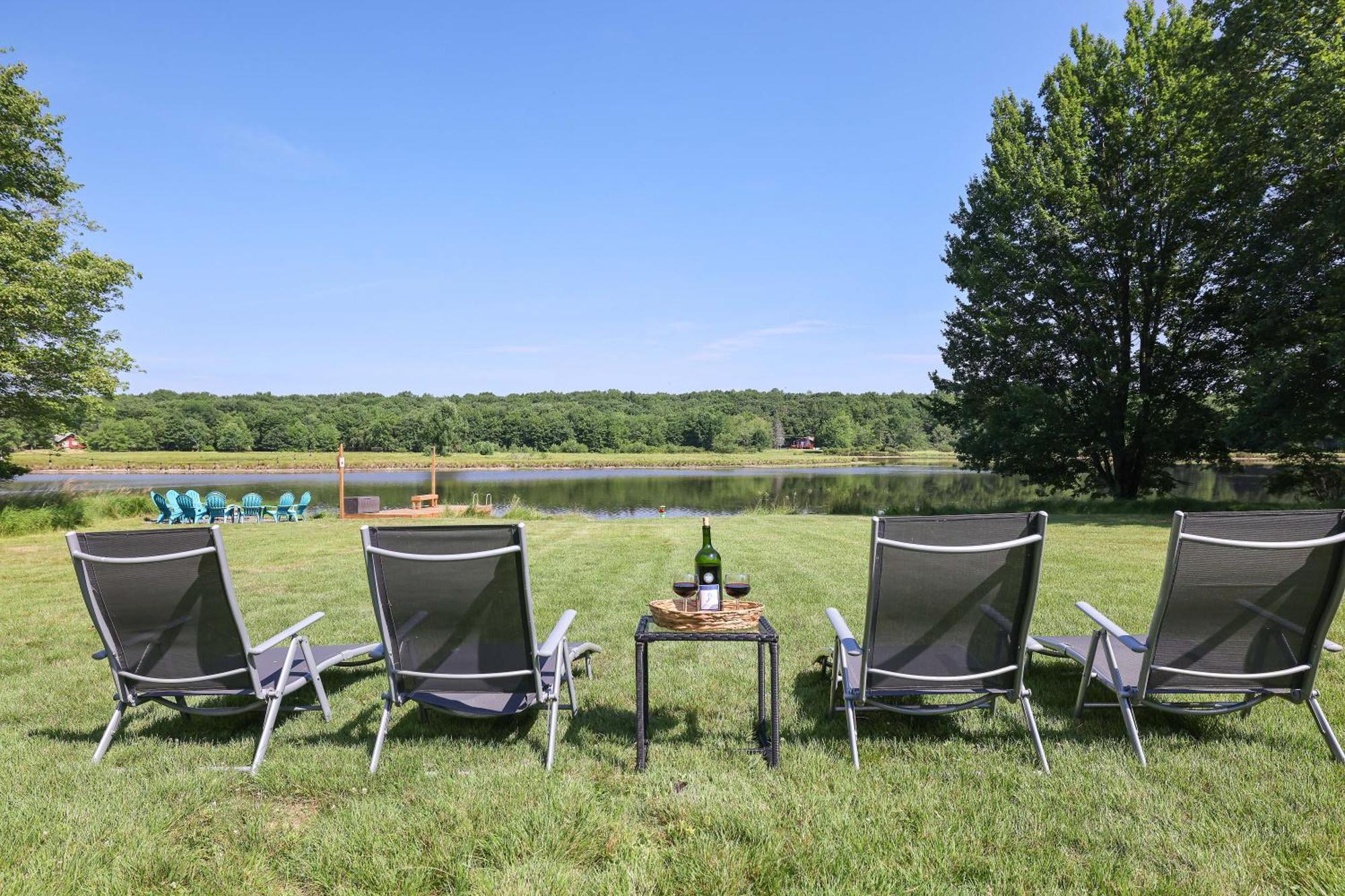 Albrightsville Poconos Brand New Lakefront Oasis 1 Acre, Hottub Gameroom Firepits Talk About Privacy מראה חיצוני תמונה